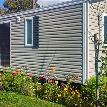 Camping Loire et Châteaux, campsite near the castles of the Loire in Bréhémont, in the Indre et Loire offers the rent of mobile homes and camping pitches, campsite with heated swimming pool in the Val de Loire