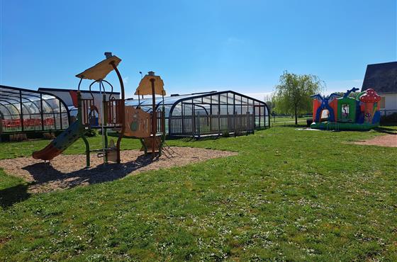 Camping avec piscine couverte et chauffée à Bréhémont en Indre et Loire
