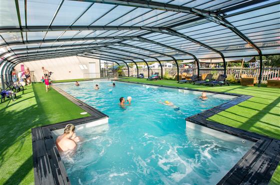 Camping avec piscine couverte et chauffée à Bréhémont en Indre et Loire